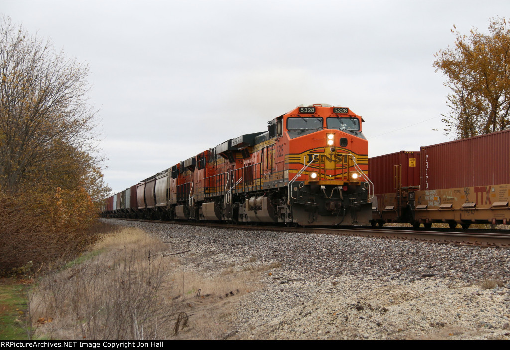 Three GE's lug grain loads west